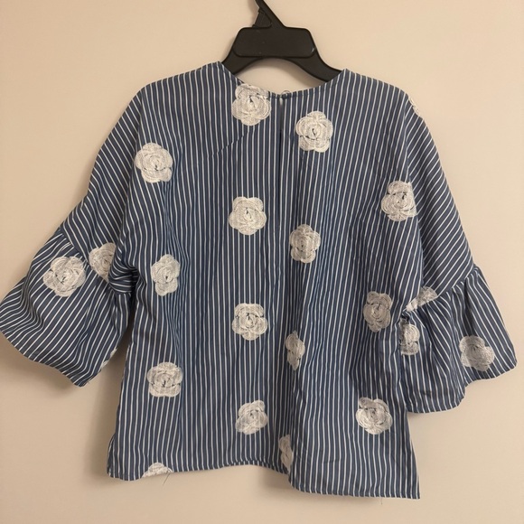 2/20 Floral and Striped 3/4 Sleeve Blouse - Women’s Small - Picture 2 of 8